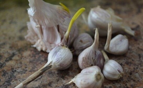 Knoblauch, um Parasiten aus dem Körper zu entfernen